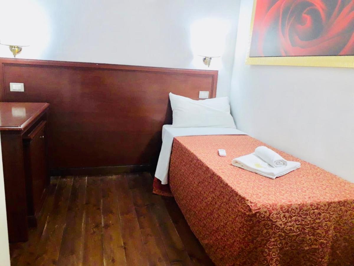 Holiday Rome Termini Hotel Exterior foto